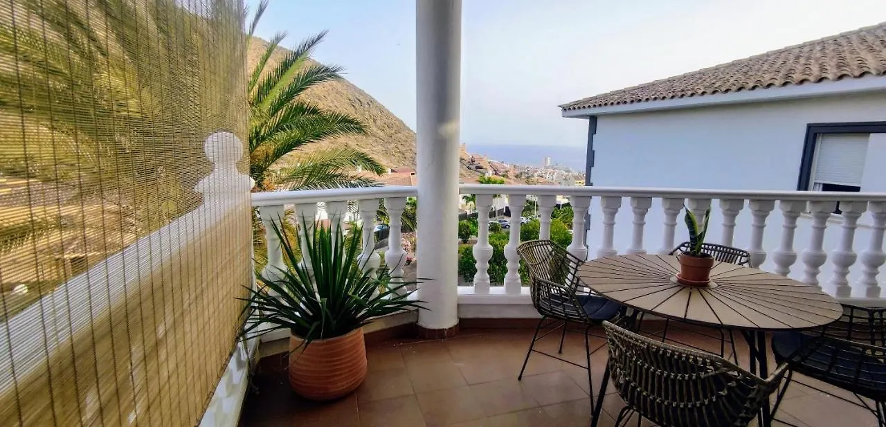 Apartment Paddle & Tennis Courts And Swimming Pool Los Cristianos 아로나 0*,  스페인